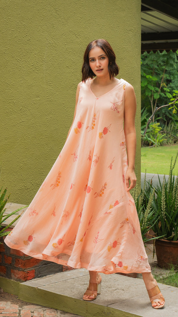 Lillies Halter Neck Flared Dress In Chanderi Silk - Peach